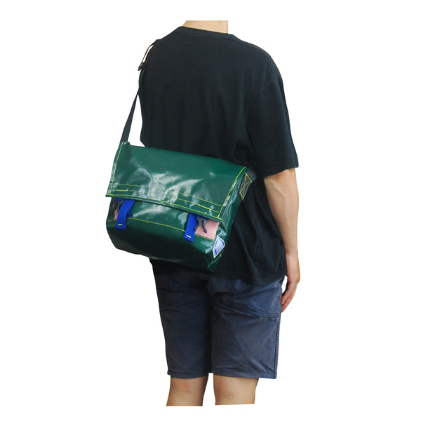 Medium Shoulder Bag / Green