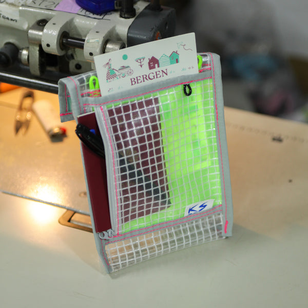 Small Travel Bag / Translucent, Pink