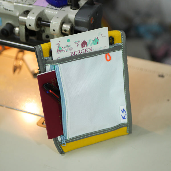 Small Travel Bag / Mustard