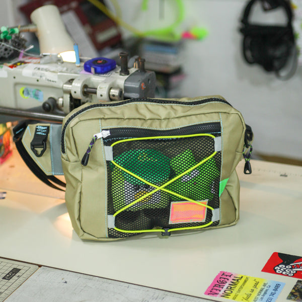 Medium Waist Bag / Khaki, Grey