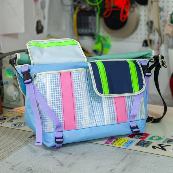 Large Messenger Bag / Light Blue, Lavender