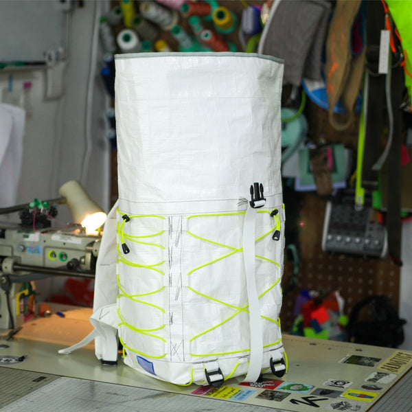 Medium Backpack / White, Bungee Cord