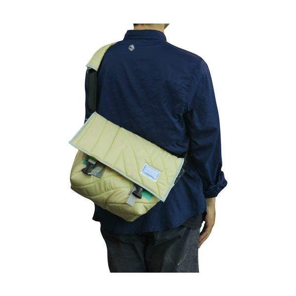 Medium Shoulder Bag / Quilting, Beige, Neon Green