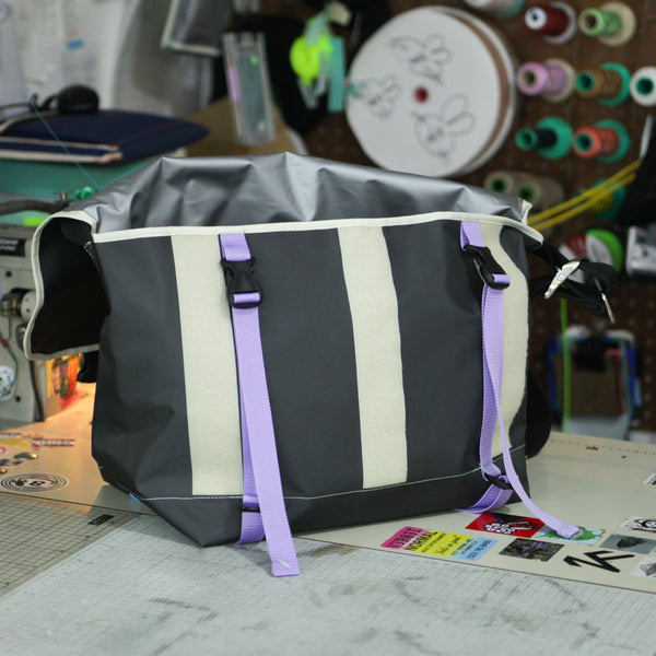 Large Messenger Bag / Dark Grey