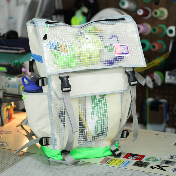 Medium Flappack / Ecru Canvas, Translucent